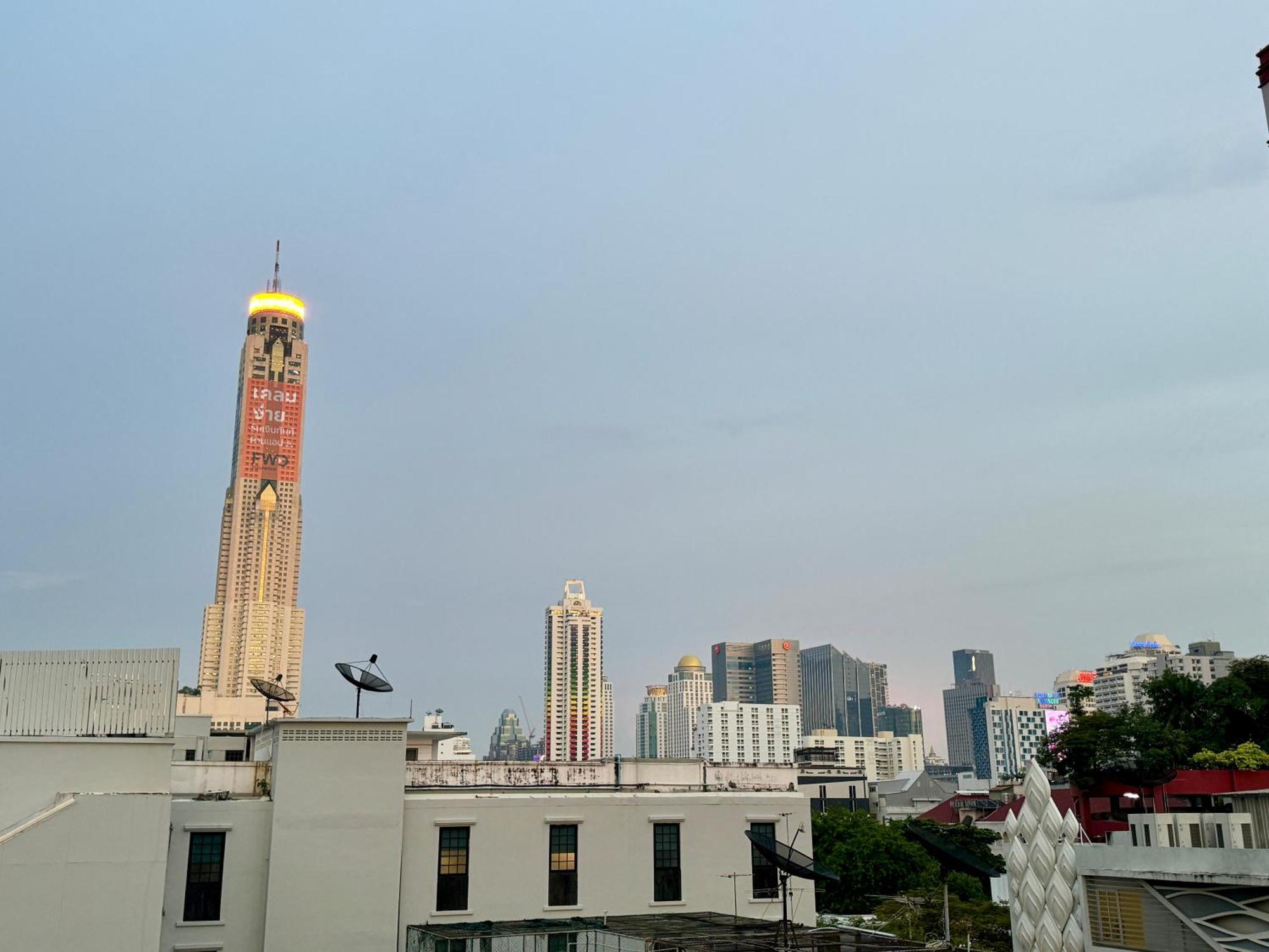 Avalan Phayathai Airport Link Bangkok Exterior photo
